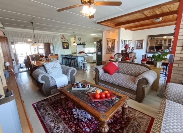 5 Bedroom Property for Sale in Wavecrest Eastern Cape